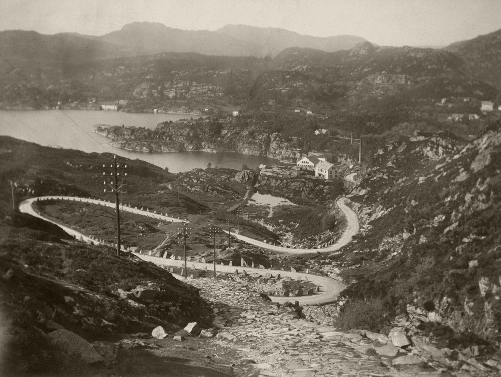 Postveien fra Munkebotn mot Eidsvåg Fotograf Ukjent Kilde Brosings samling Billedsamlingen UIB
